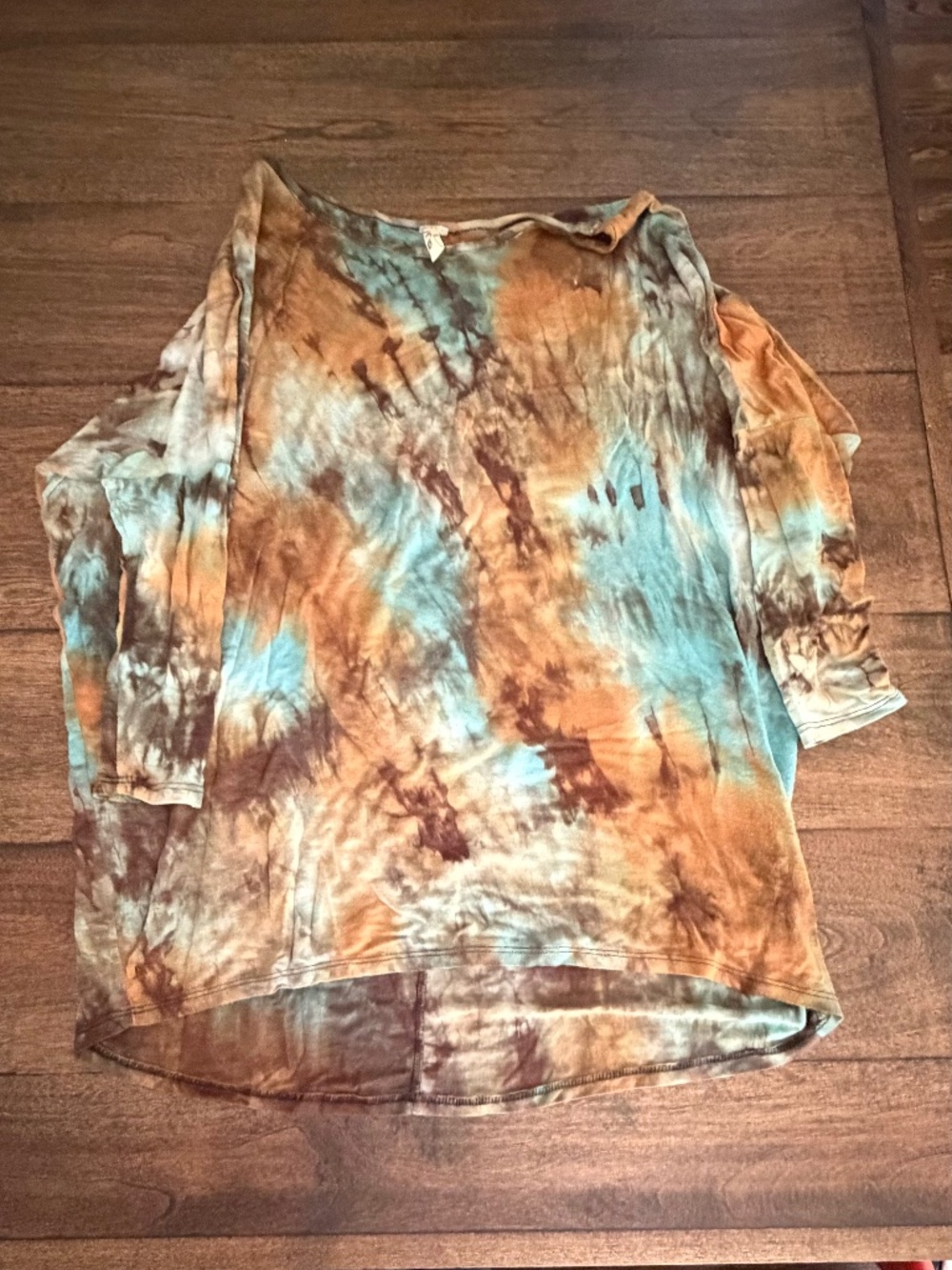 Women's top. 3/4 sleeves.